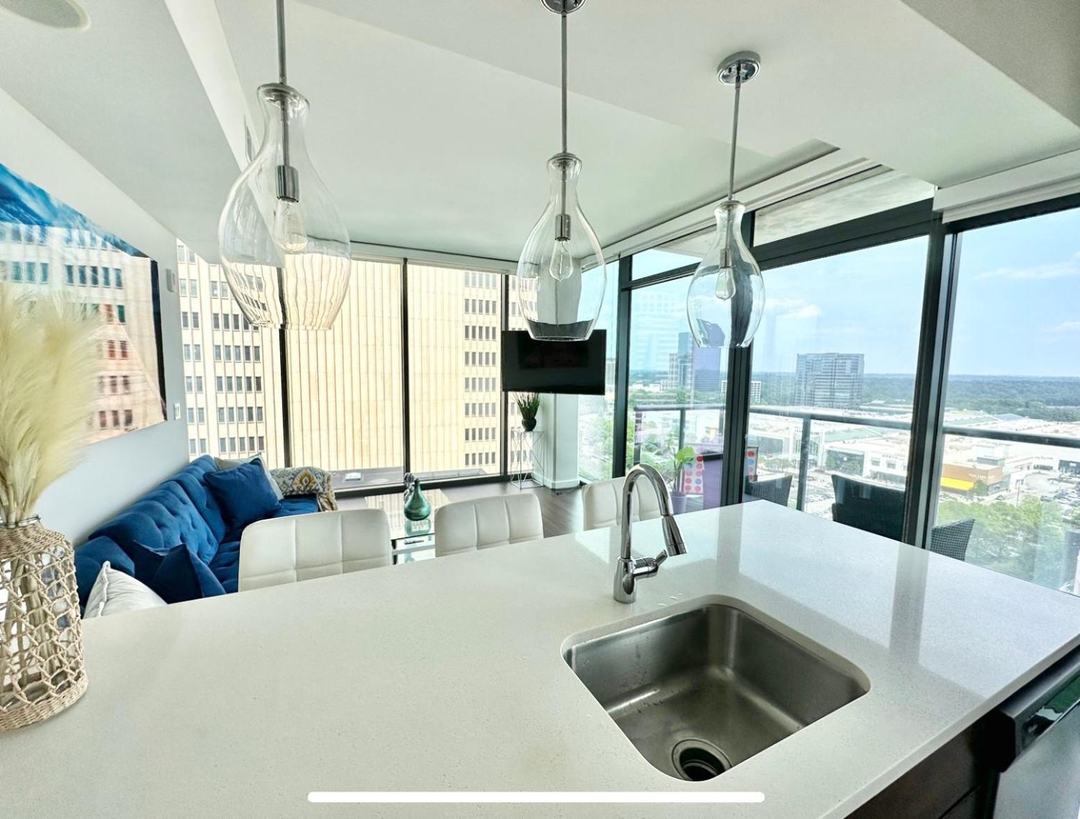Luxury Boutique Condo In North Атланта Экстерьер фото