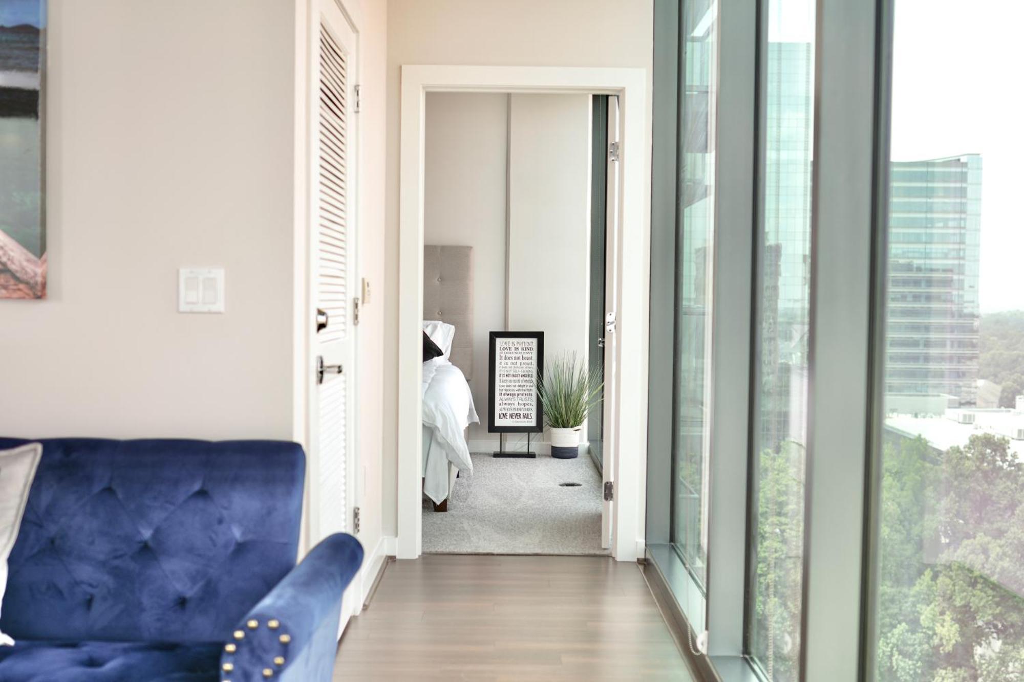 Luxury Boutique Condo In North Атланта Экстерьер фото